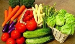 邹城体育公园吃瓜,夏日吃瓜盛事，欢乐共享时光