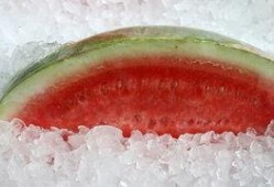 冰冻西瓜吃瓜视频,西瓜吃瓜视频带你领略清凉一夏