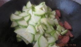 吃瓜的小白,揭秘网络热议背后的真相