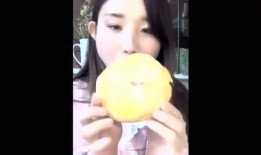 憨妹喜欢吃瓜,甜蜜滋味，欢乐无限