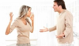 夫妻吃瓜幽默对话,幽默对话揭秘生活点滴