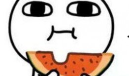 自带凳子吃瓜看戏,畅享吃瓜看戏的悠闲时光