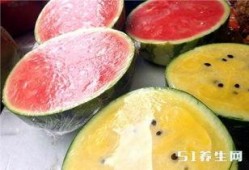 夏天的夜晚吃瓜吃桃子,桃子与西瓜的甜蜜邂逅