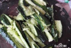 凉拌吃的长瓜,凉拌长瓜，夏日餐桌上的清新之选