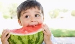 憨妹喜欢吃瓜,甜蜜滋味，欢乐无限