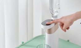 饮水机旁边吃瓜,揭秘办公室小憩时光的秘密