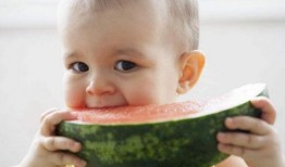 给婴儿吃瓜