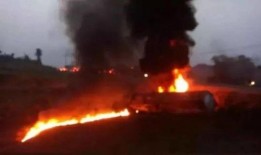 男子阳台吃瓜事件,男子吃瓜事件引发社会热议