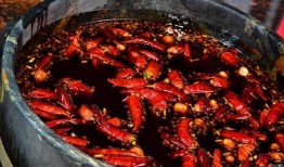 温江小吃街吃瓜,瓜果飘香，美食盛宴