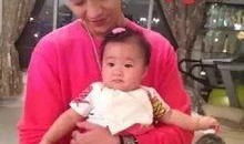 抱娃吃瓜,共享欢乐时光