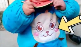 吃瓜群众看戏中