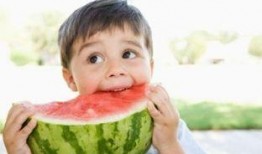 小孩吃哈米瓜,宝贝们的甜蜜美味之旅