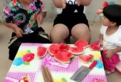 吃瓜搞笑老婆视频,带你领略家庭欢乐时光