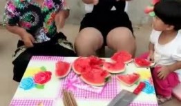 吃瓜搞笑老婆视频,带你领略家庭欢乐时光