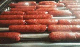 瓜哥吃烤肠机,美味瞬间，尽享街头小吃风情