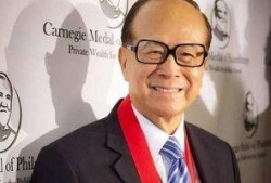 李嘉诚吃瓜视频,揭秘商界大佬的休闲时光