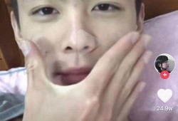 dy吃瓜博主,dy吃瓜博主带你揭秘娱乐圈那些不为人知的幕后故事