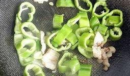 郫县豆瓣吃瓜,舌尖上的川味秘籍，吃瓜群众的味蕾盛宴