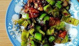 郫县豆瓣吃瓜,舌尖上的川味秘籍，吃瓜群众的味蕾盛宴